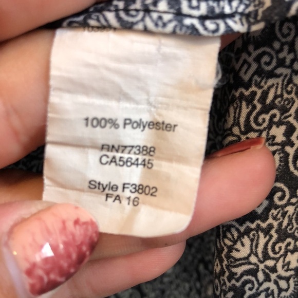 J Crew Womens Long Sleeve V Neck Blouse Sz M Blue White Print Rounded Hem Nice - Picture 5 of 9